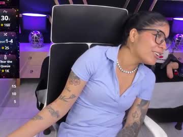 See Nikibryce_ online Now @ gee.watch